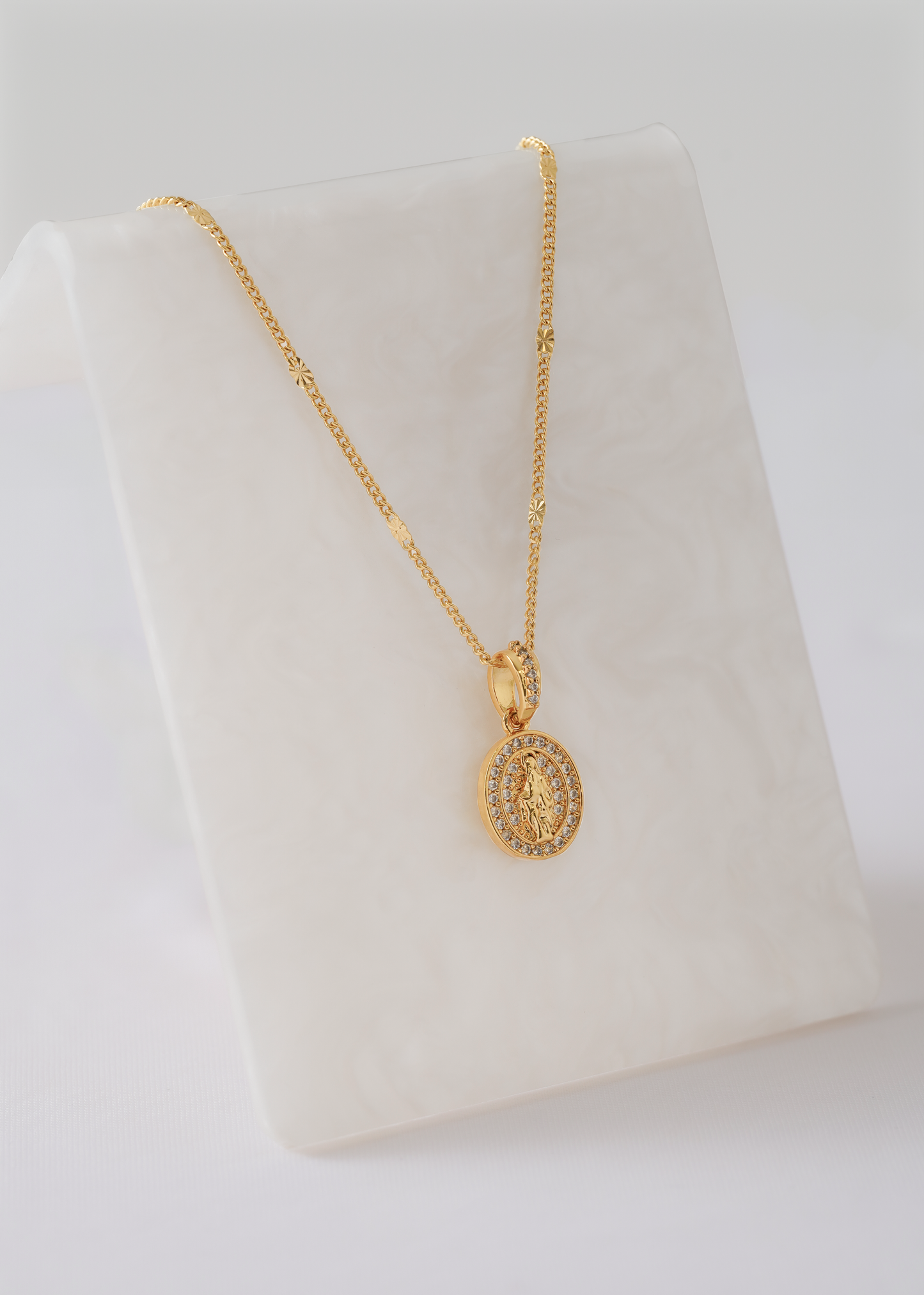 Dije Virgen María Milagrosa