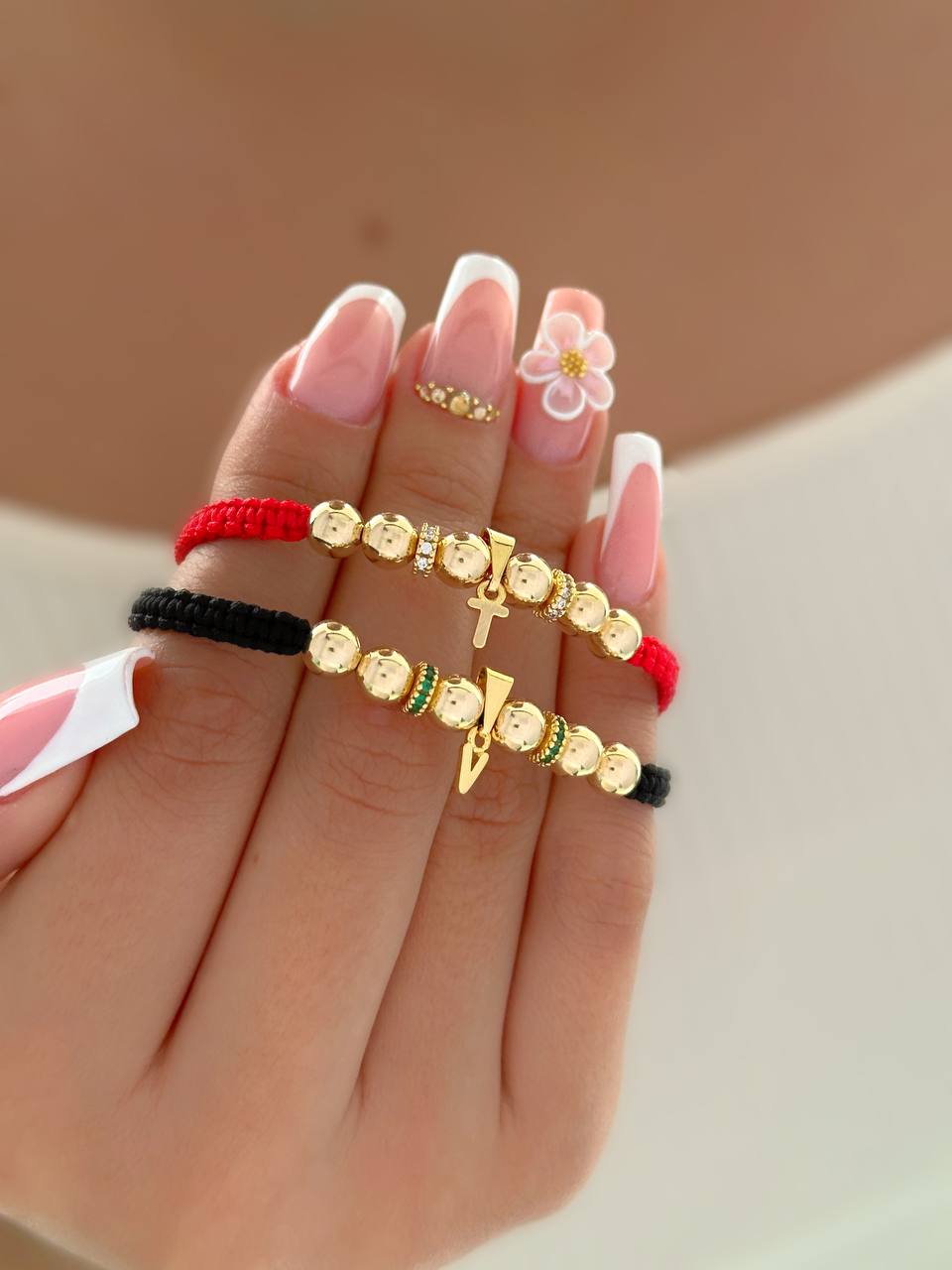 Manillas 6mm balín liso, rondell 5mm con inicial mini
