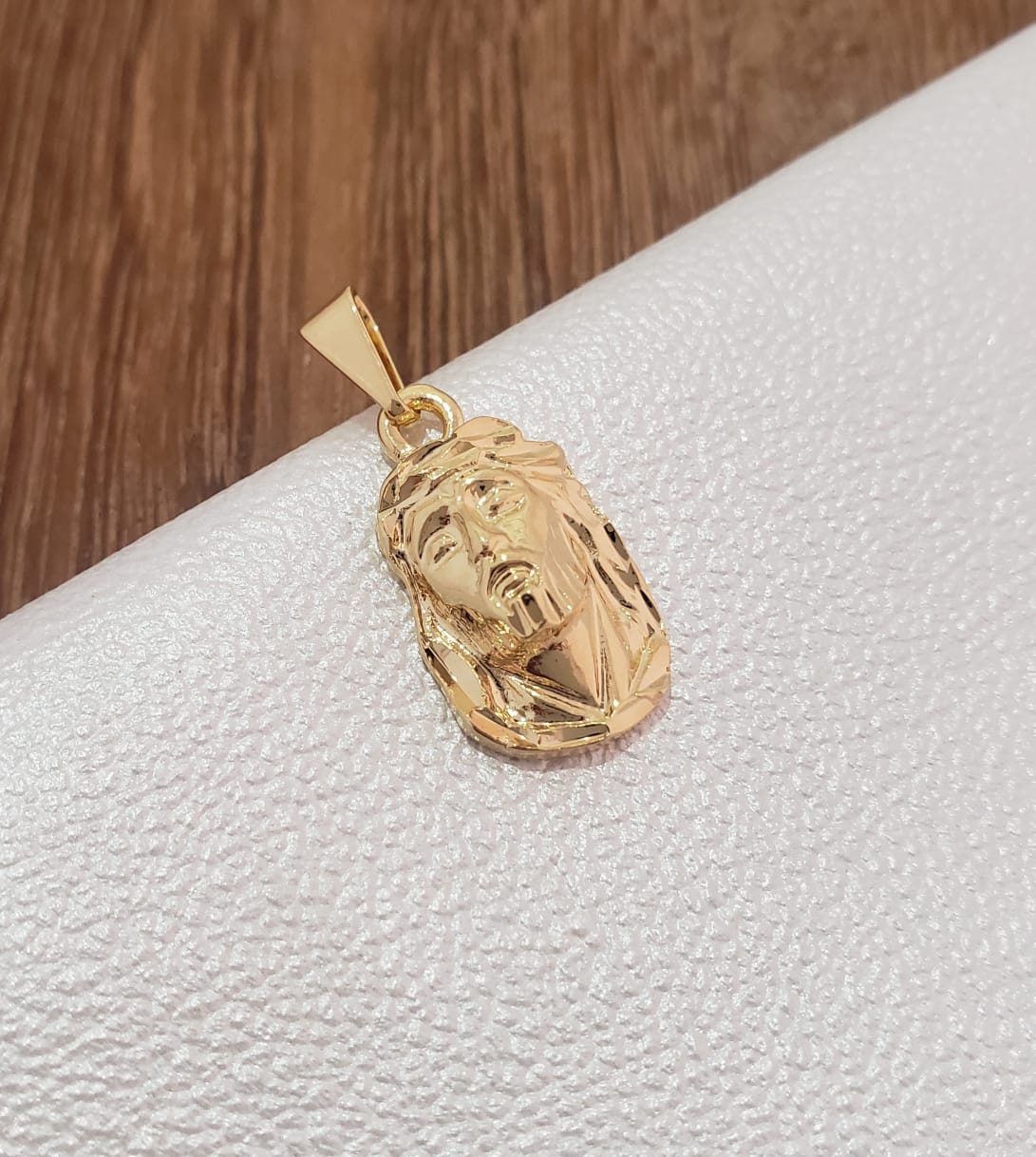 Dije Rostro Mediano Tallado