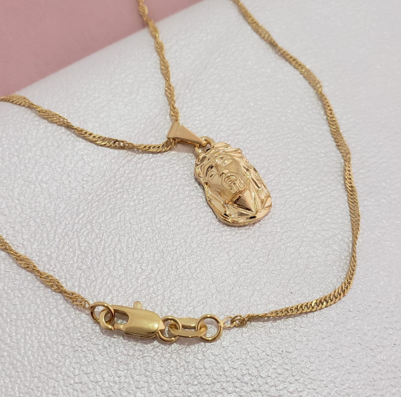 Dije Rostro Mediano Tallado