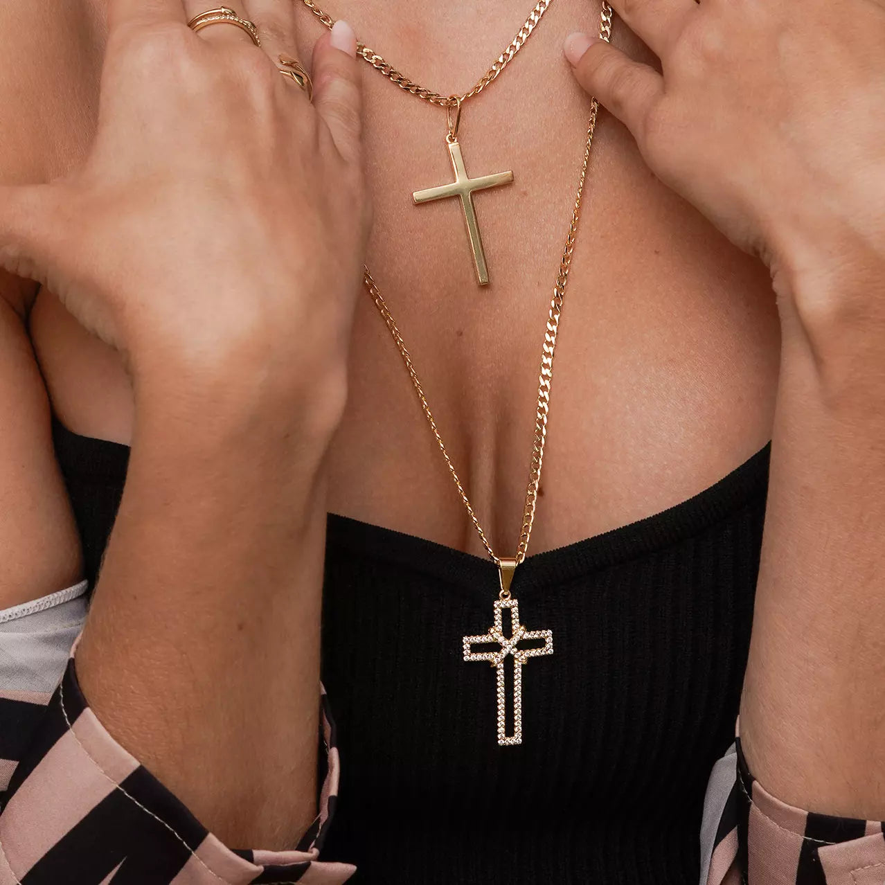 Dije Cruz Silueta circonias 3.5 cms