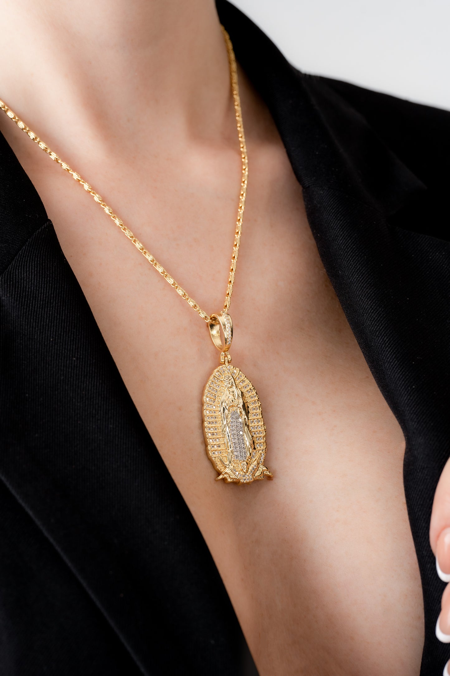 Dije Nuestra Señora de Guadalupe Circonias