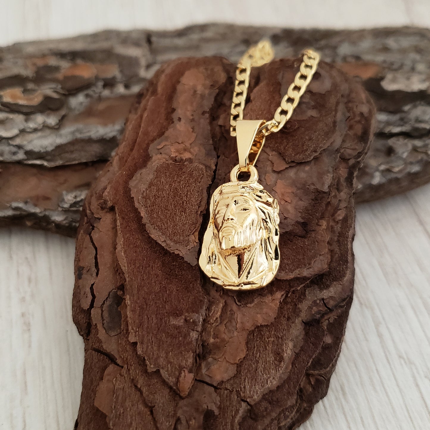 Dije Rostro Mediano Tallado