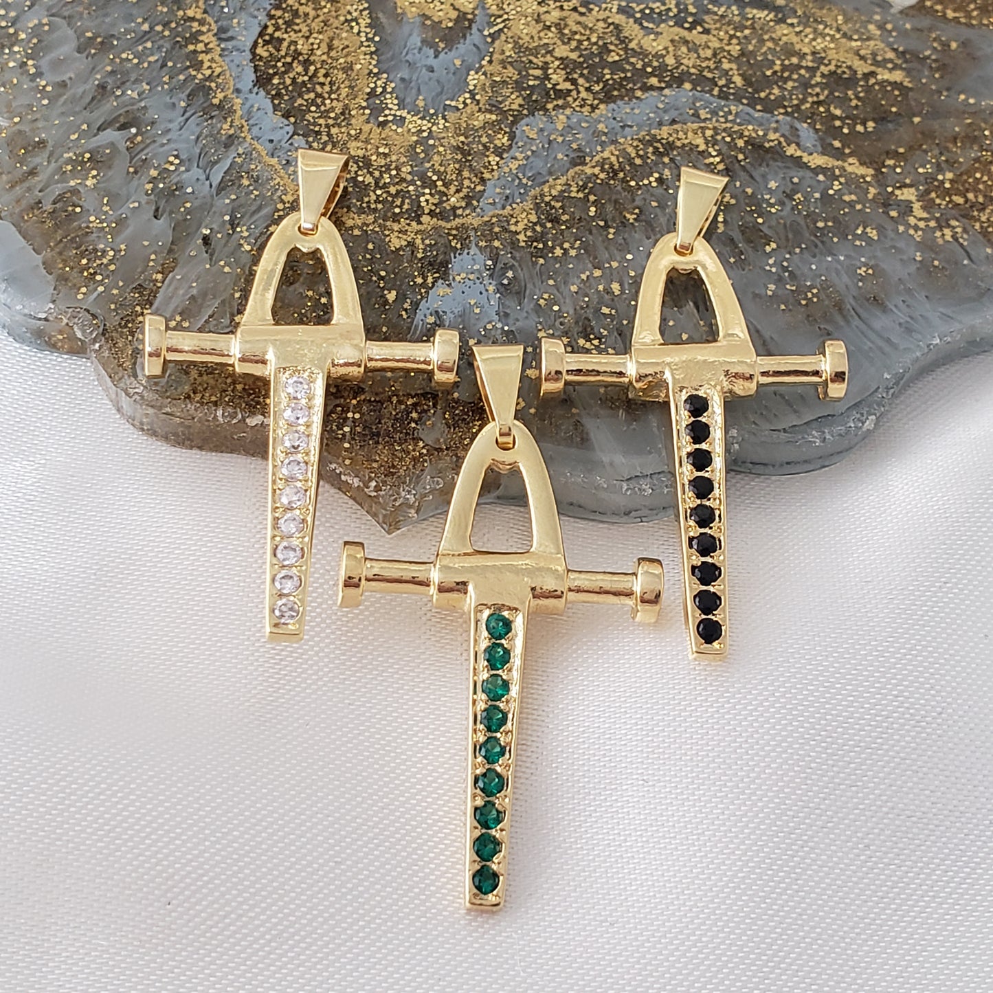 Dije Cruz Pendulo con Circonias