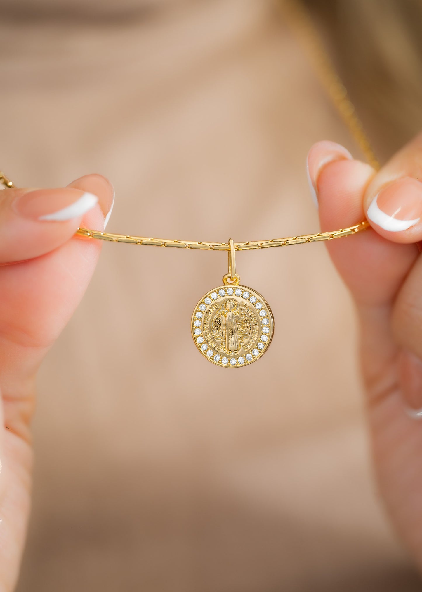 Dije San Benito Red Circonias 1.8 Cms